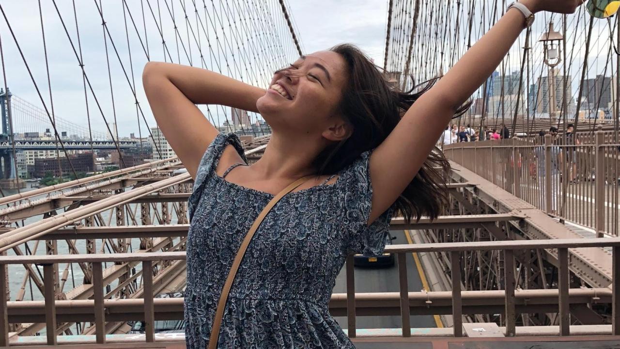 Nikka Yalung's picture on bridge